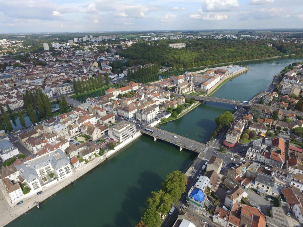 Le Petit Melun Apartamento Exterior foto